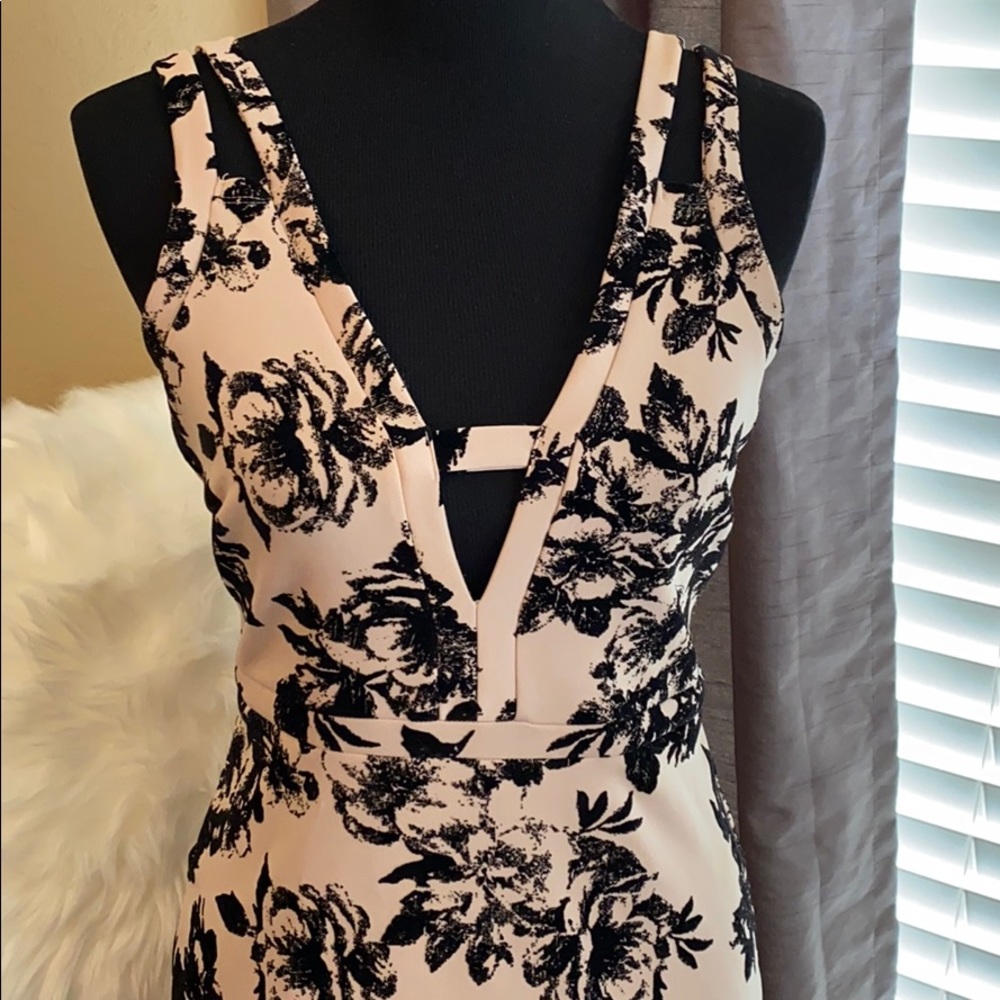 Gorgeous Dress - Picture 2 of 3